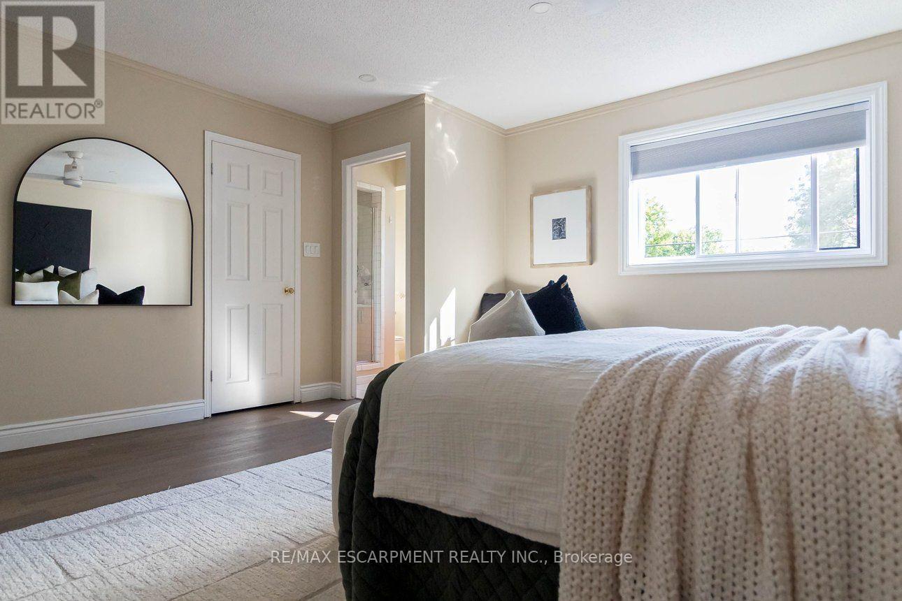 336 Jackson Street W Property Photo 22