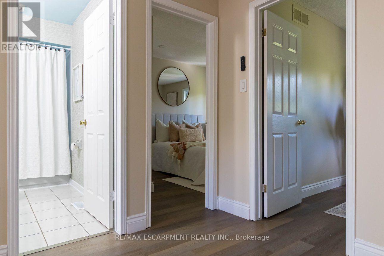 336 Jackson Street W Property Photo 26