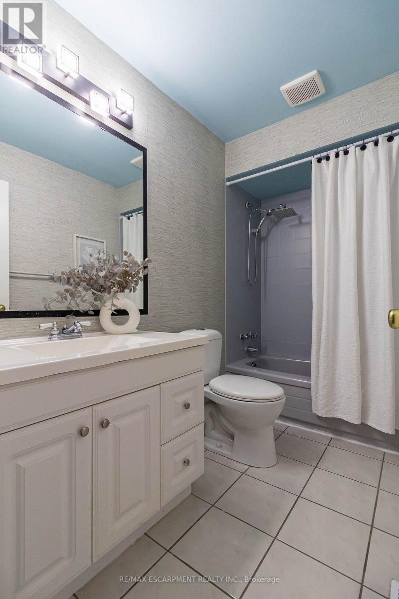 336 Jackson Street W Property Photo 27