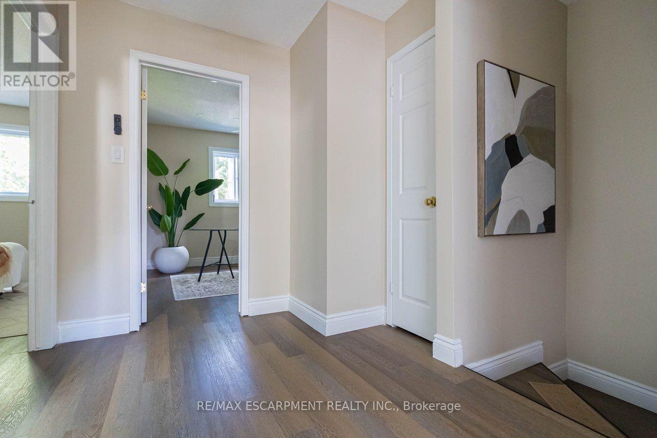 336 Jackson Street W Property Photo 33