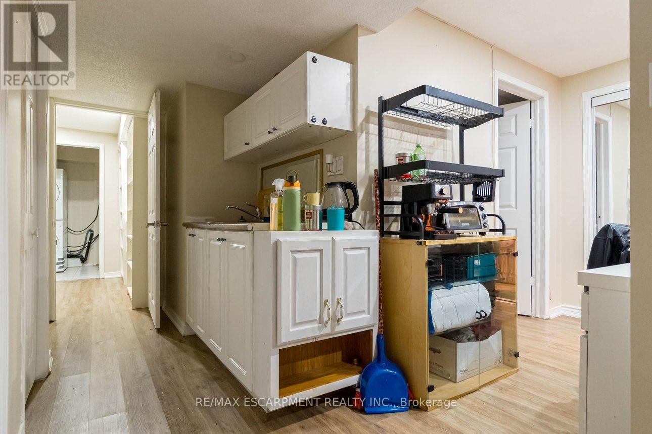336 Jackson Street W Property Photo 43