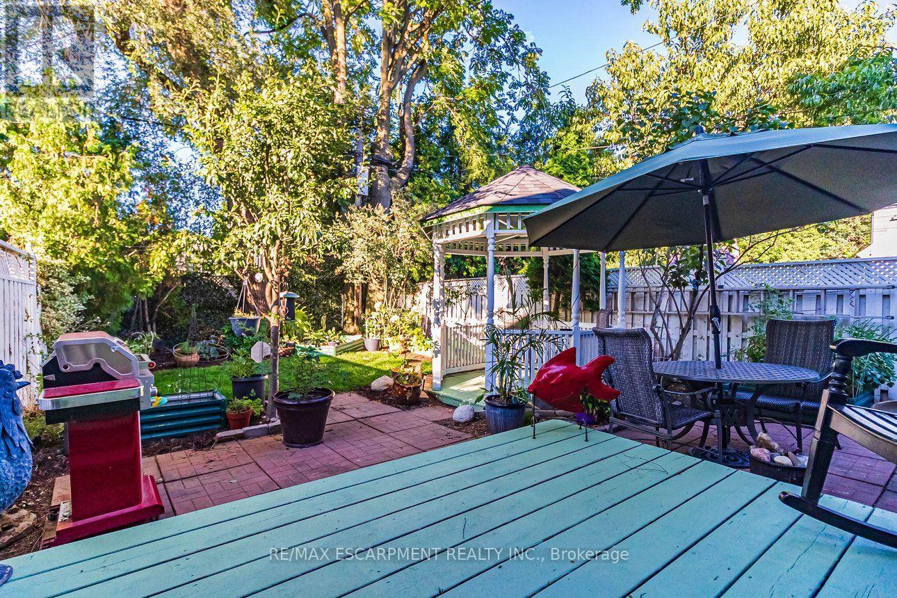 336 Jackson Street W Property Photo 48