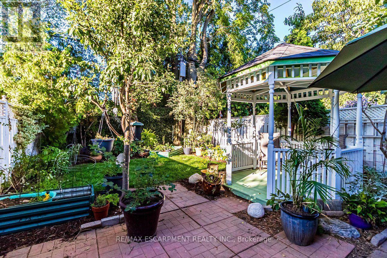 336 Jackson Street W Property Photo 49