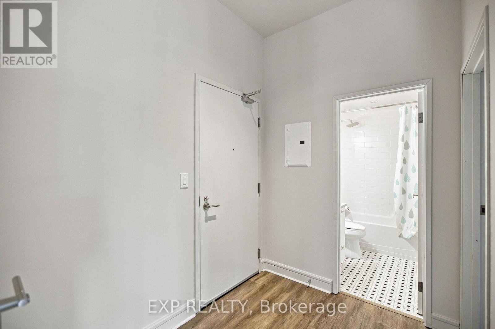 109 - 555 Anand Private Property Photo 24