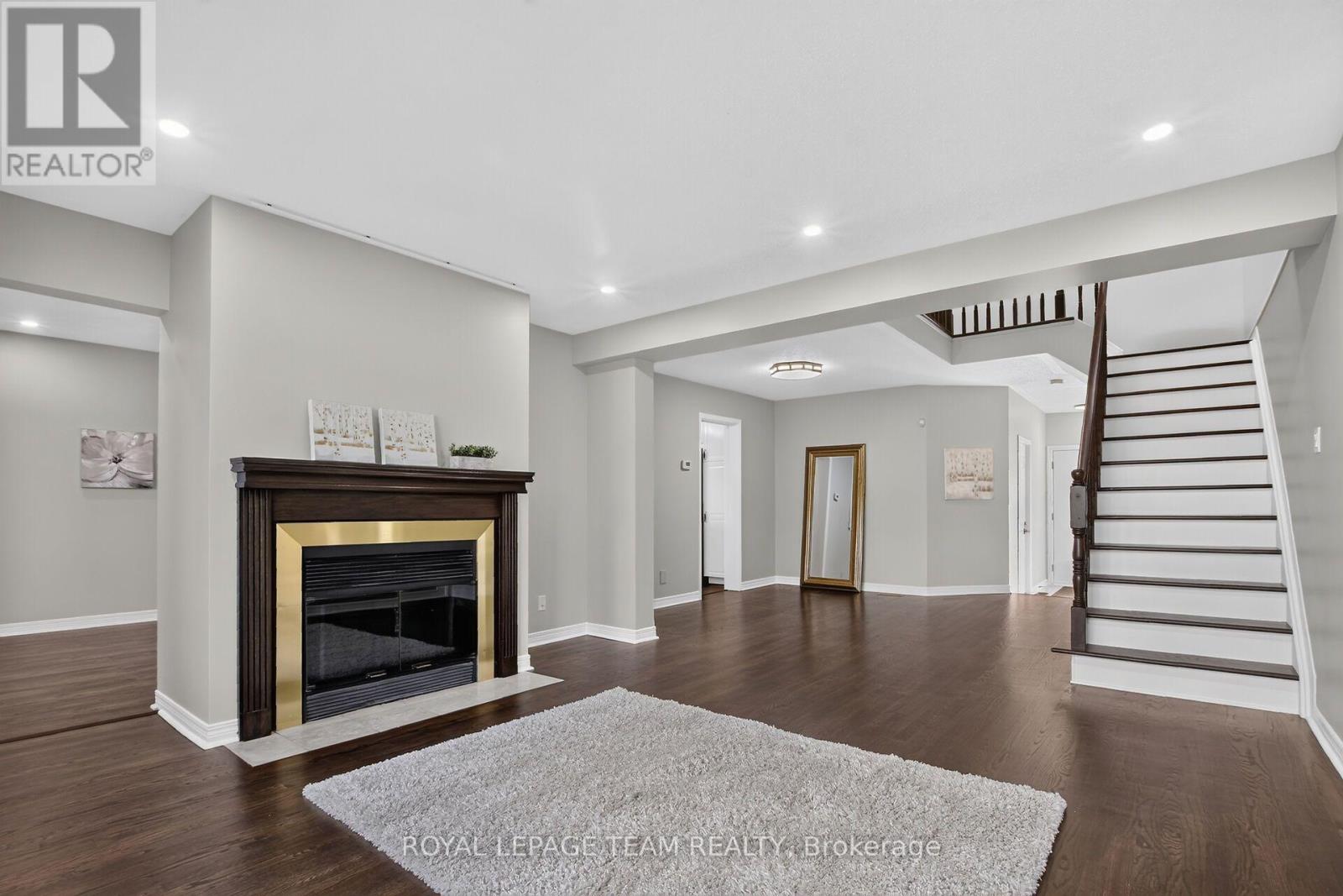 253 Knudson Drive Property Photo 2