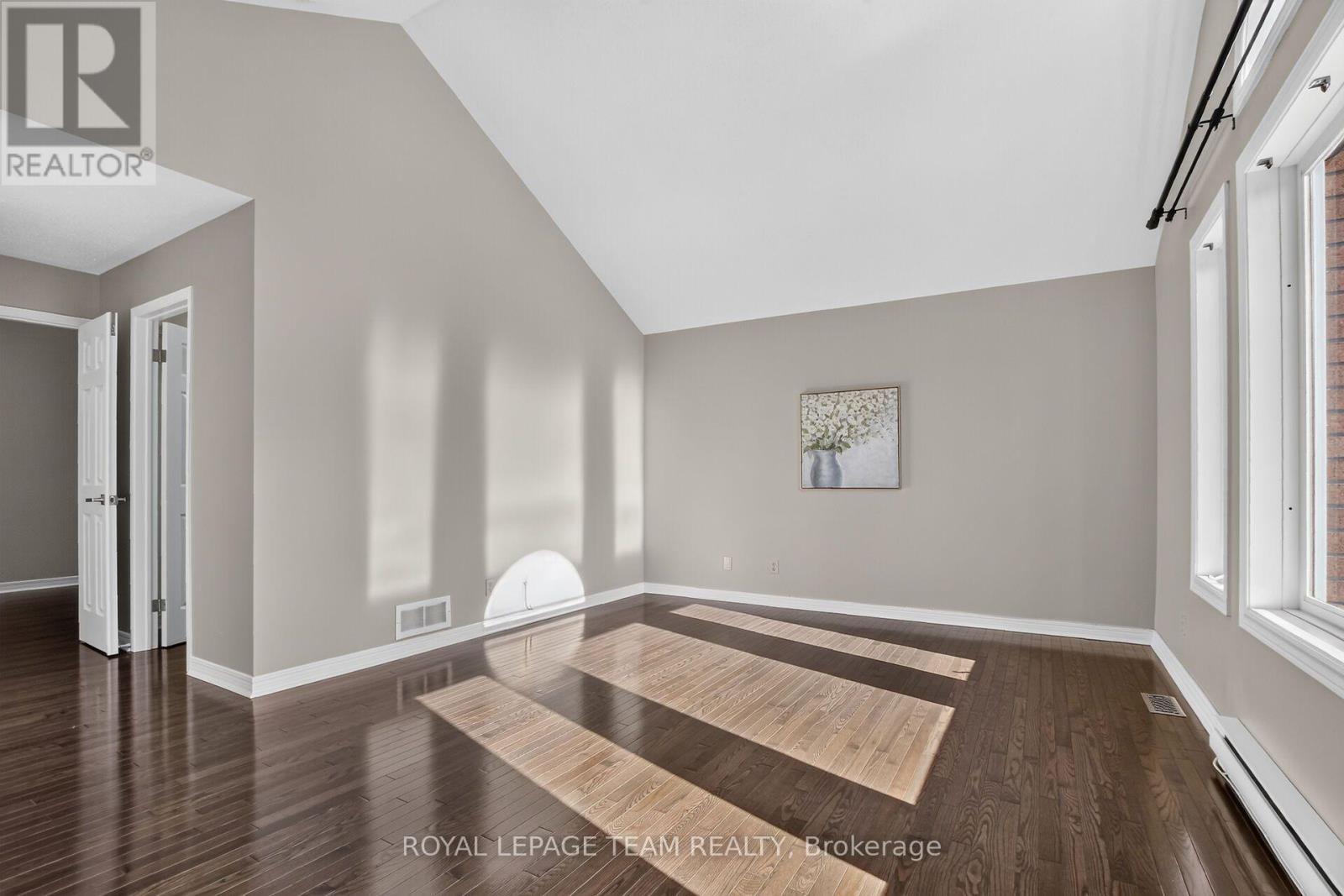 253 Knudson Drive Property Photo 4