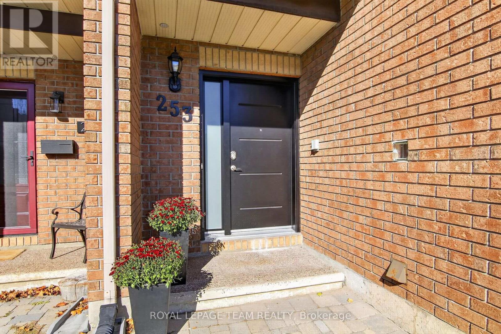 253 Knudson Drive Property Photo 8