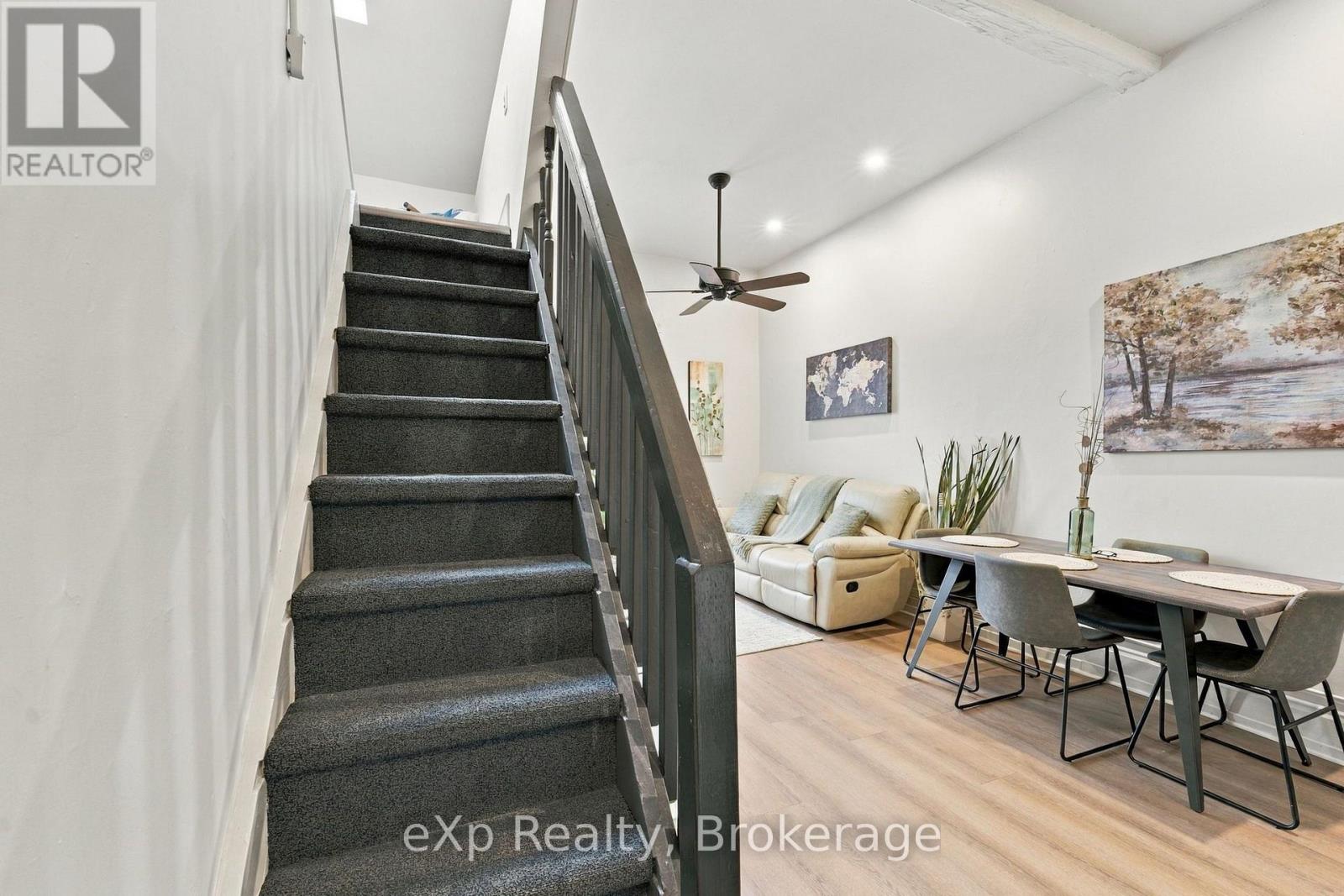 2 - 94 WELLINGTON STREET Property Photo 1