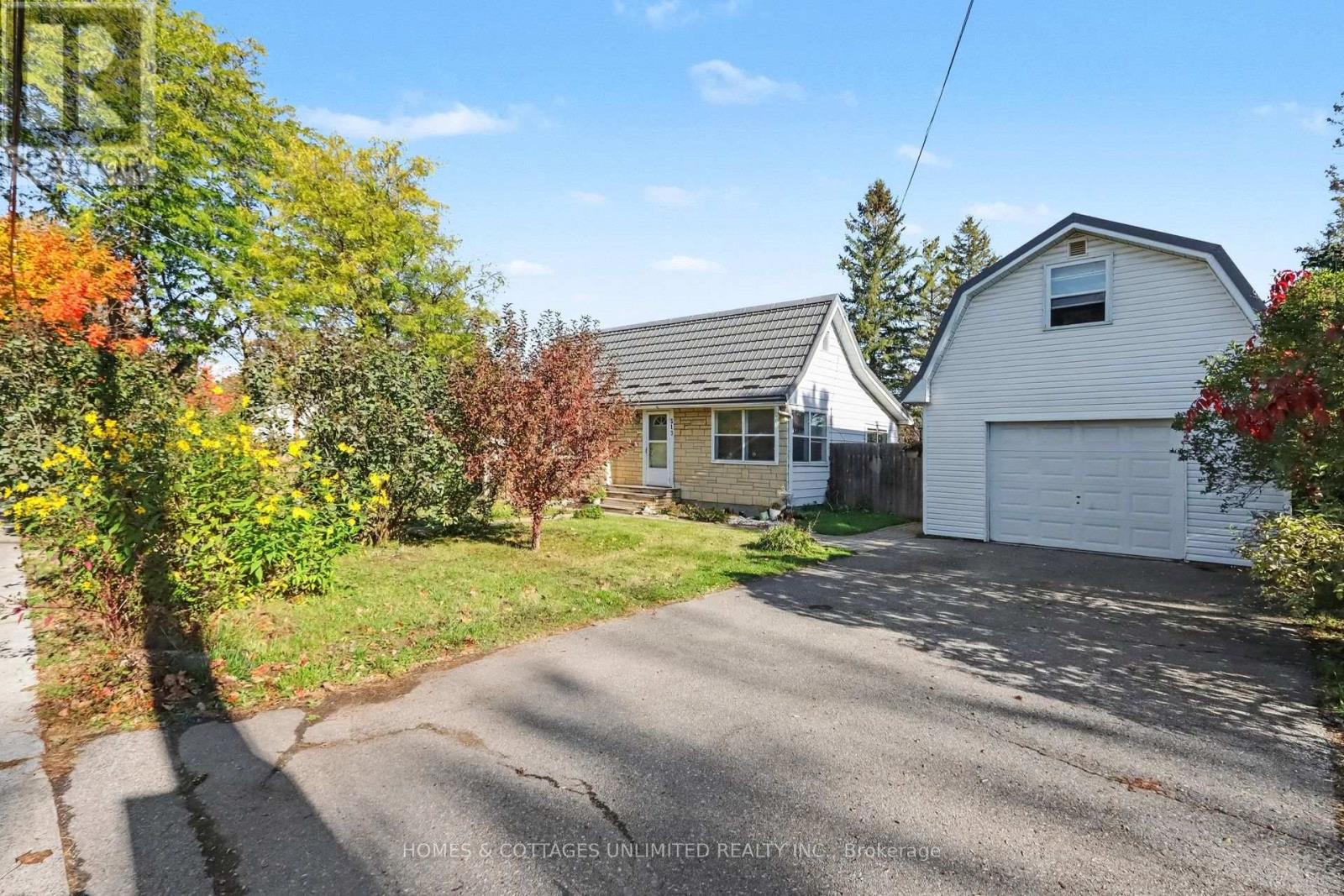 313 COUNTRY STREET Property Photo 1