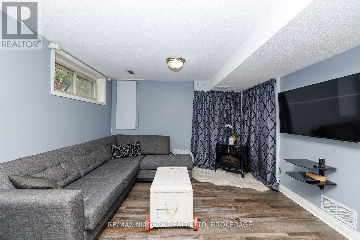 3360 Baker Crescent Property Photo 17