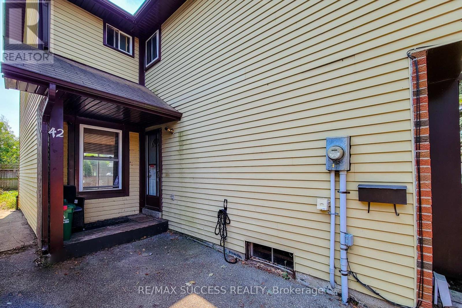 42 Enfield Crescent Property Photo 3