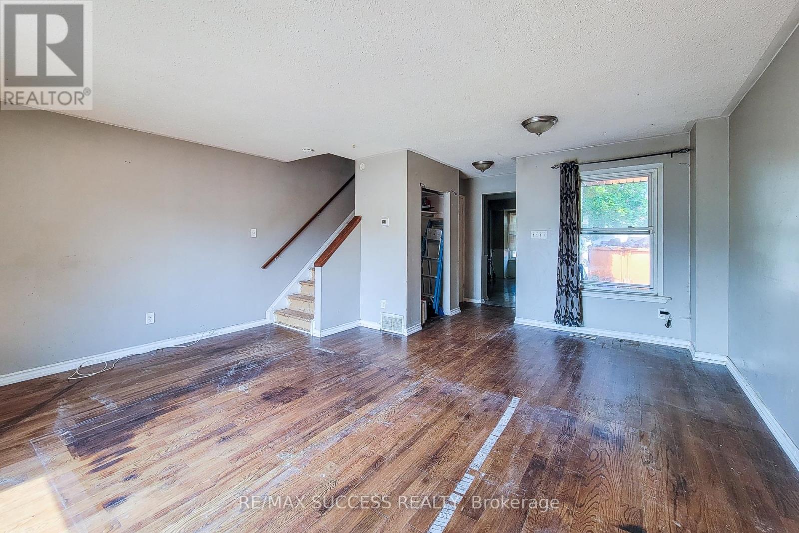 42 Enfield Crescent Property Photo 10