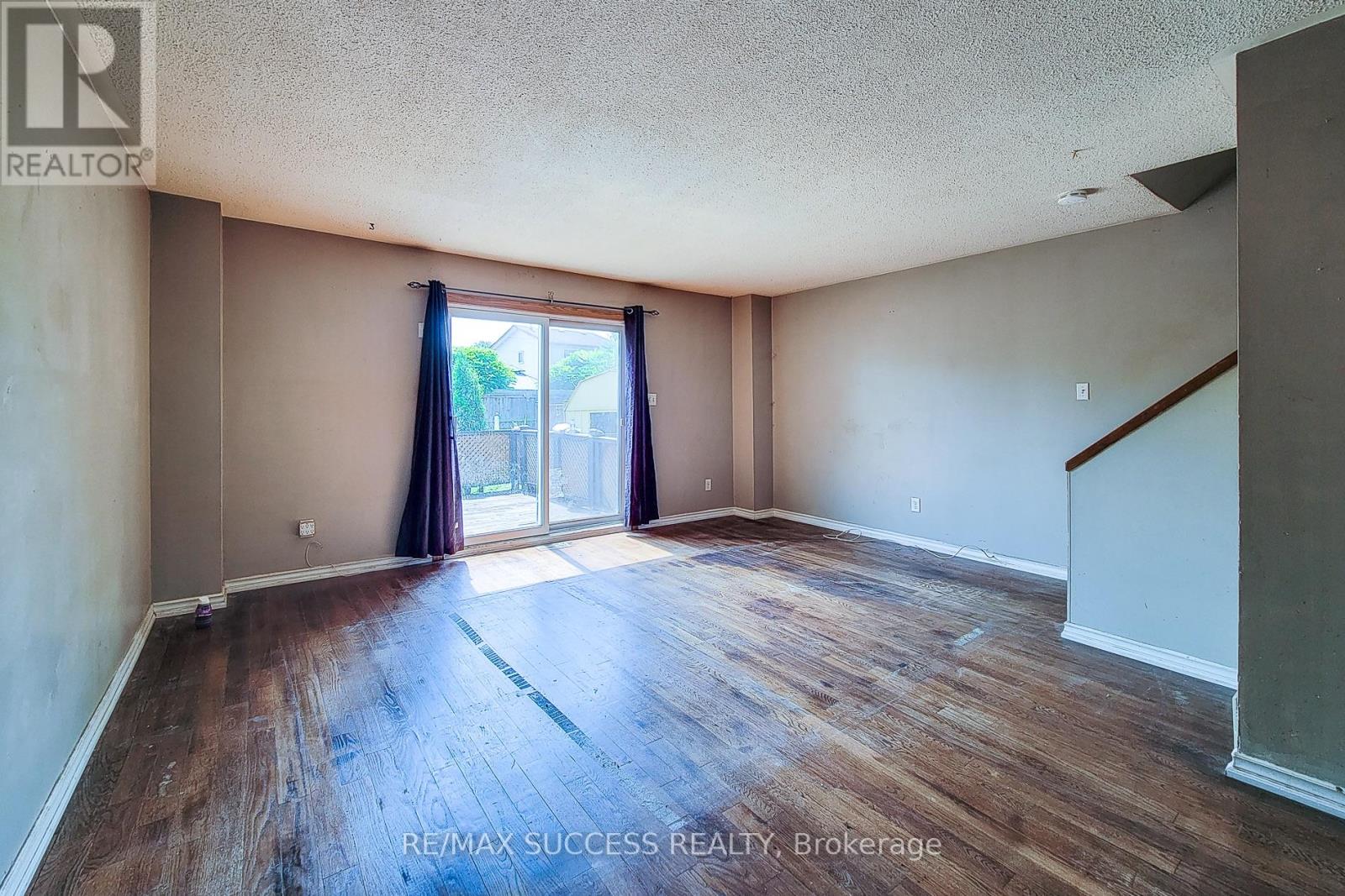 42 Enfield Crescent Property Photo 11