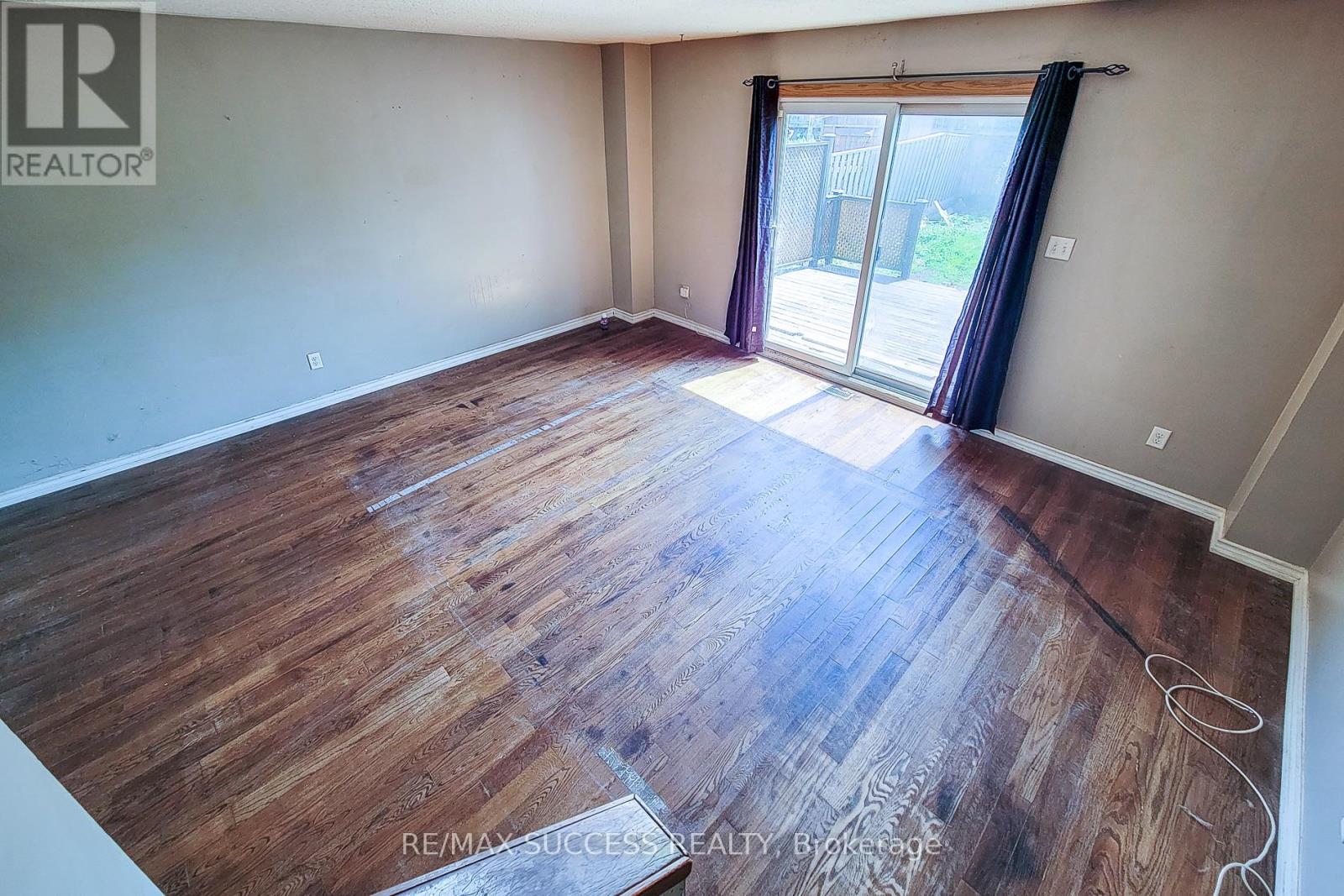 42 Enfield Crescent Property Photo 14