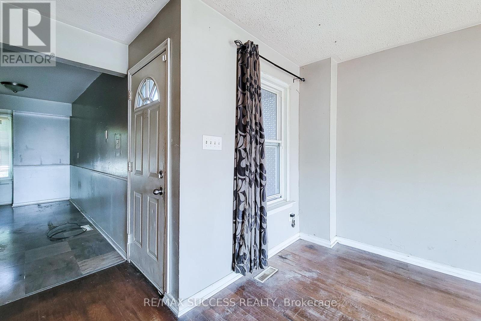 42 Enfield Crescent Property Photo 15