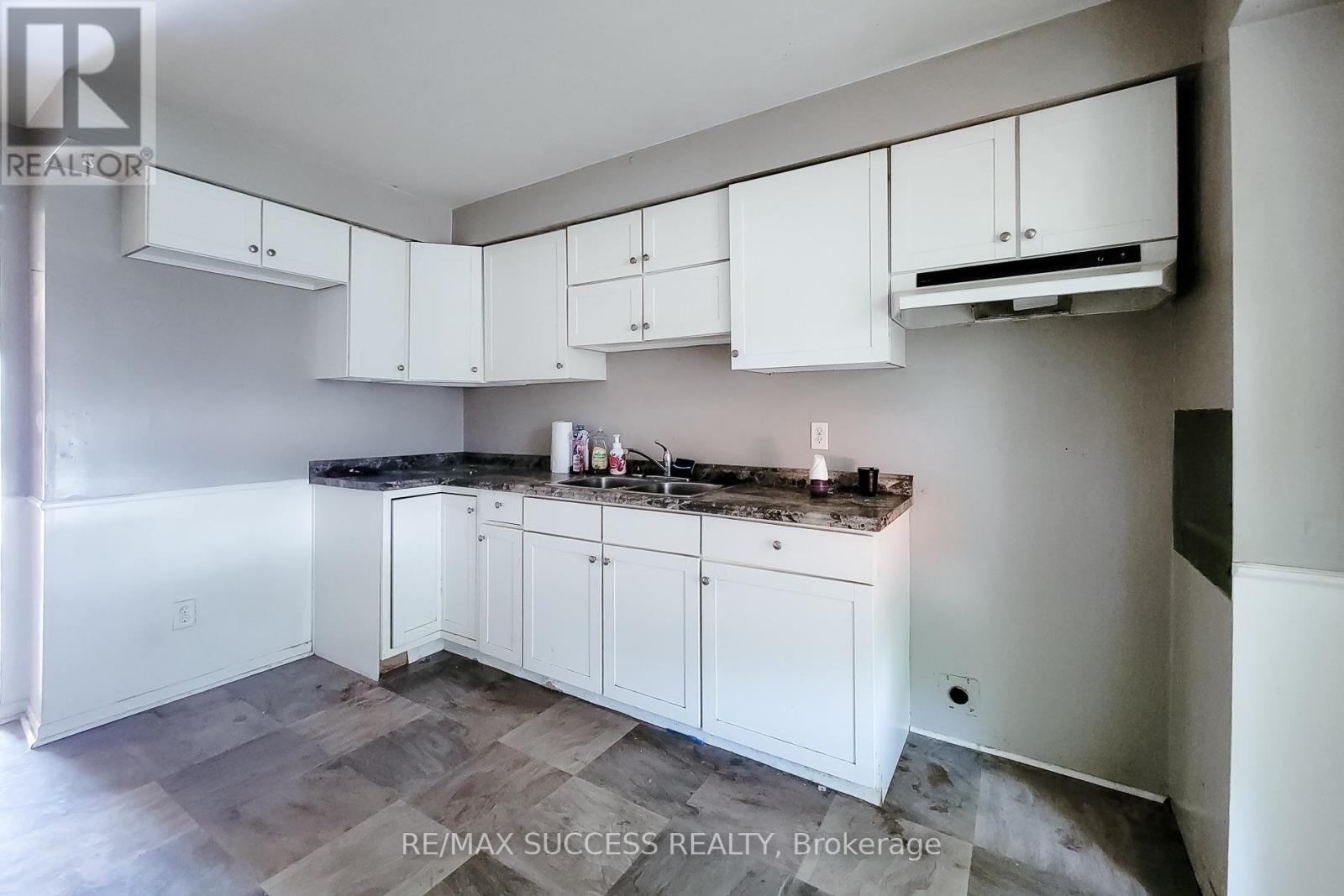 42 Enfield Crescent Property Photo 16