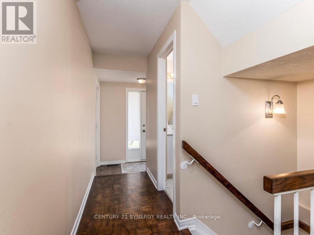 80 - 22c Maple Ridge Crescent Property Photo 5
