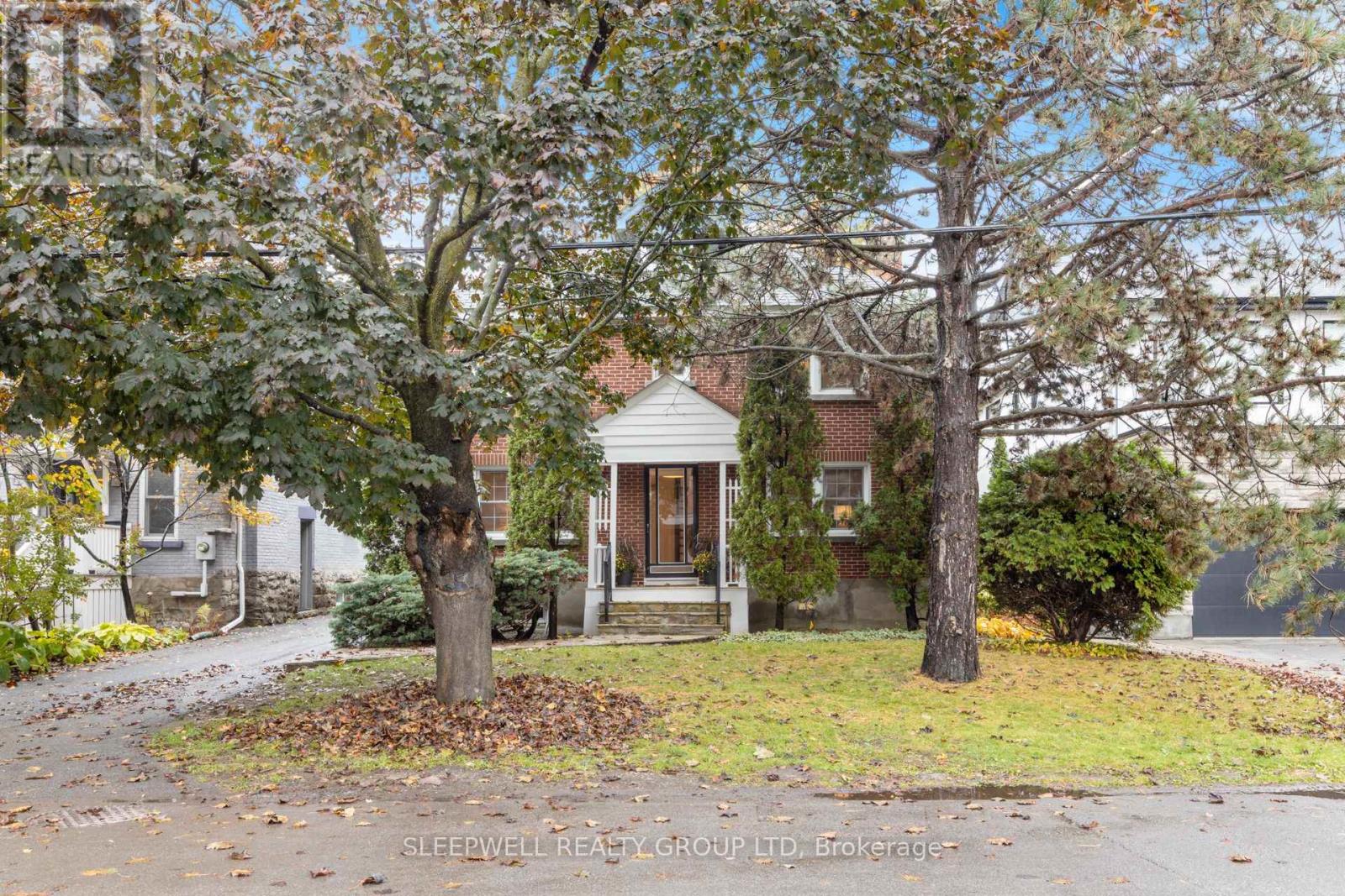 568 GOLDEN AVENUE
