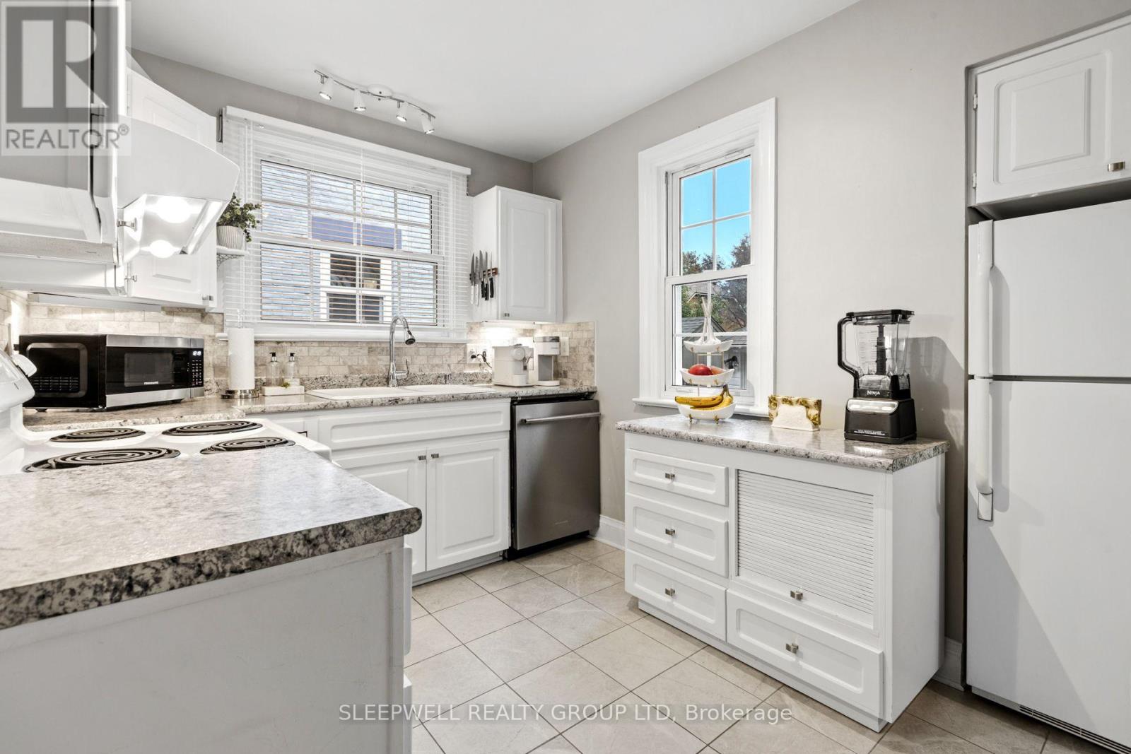 568 Golden Avenue Property Photo 8