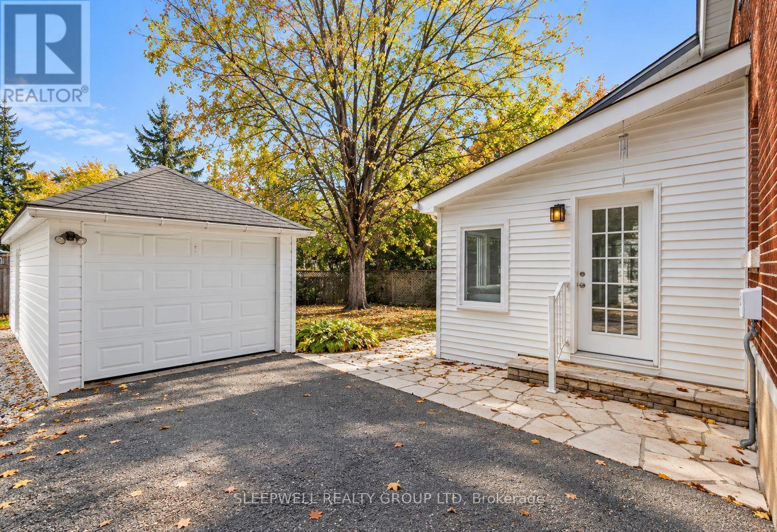 568 Golden Avenue Property Photo 24
