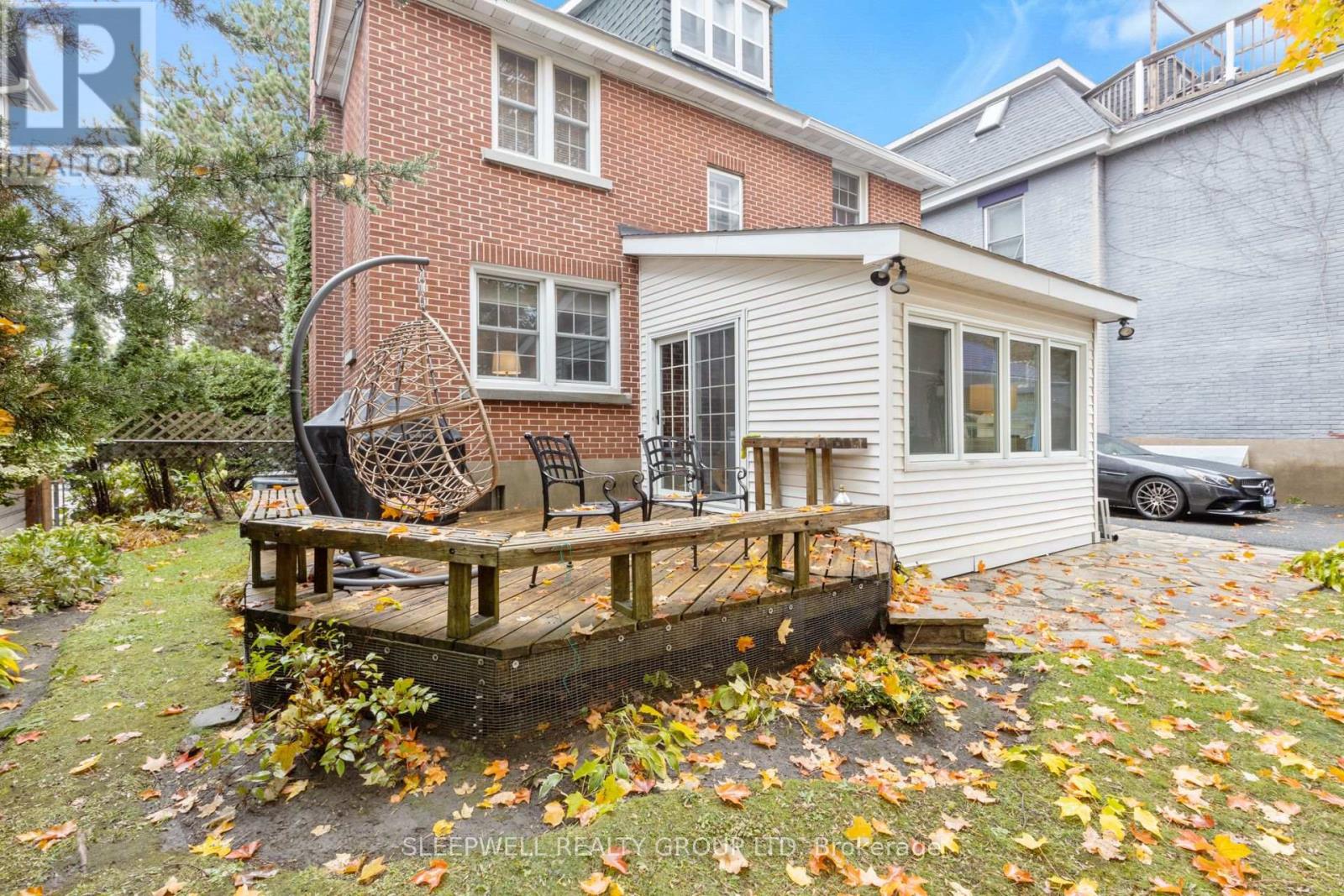 568 Golden Avenue Property Photo 27