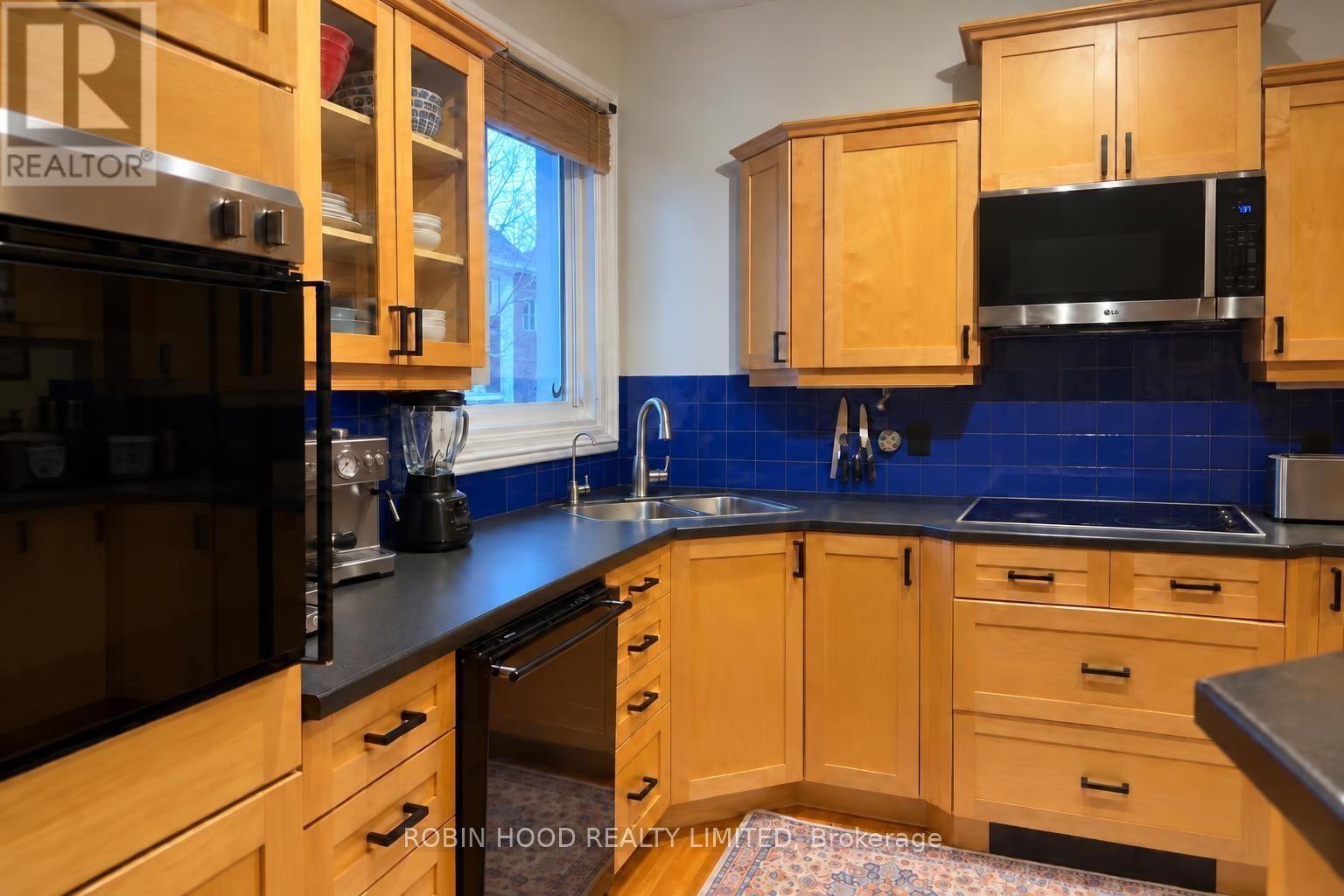 322 Lyon Street N Property Photo 5