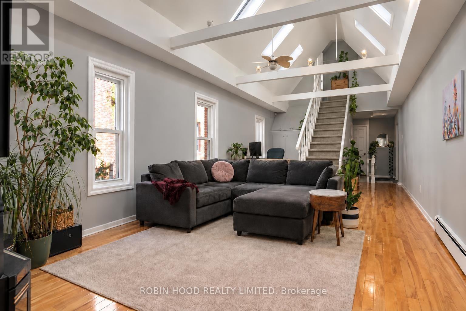 322 Lyon Street N Property Photo 8