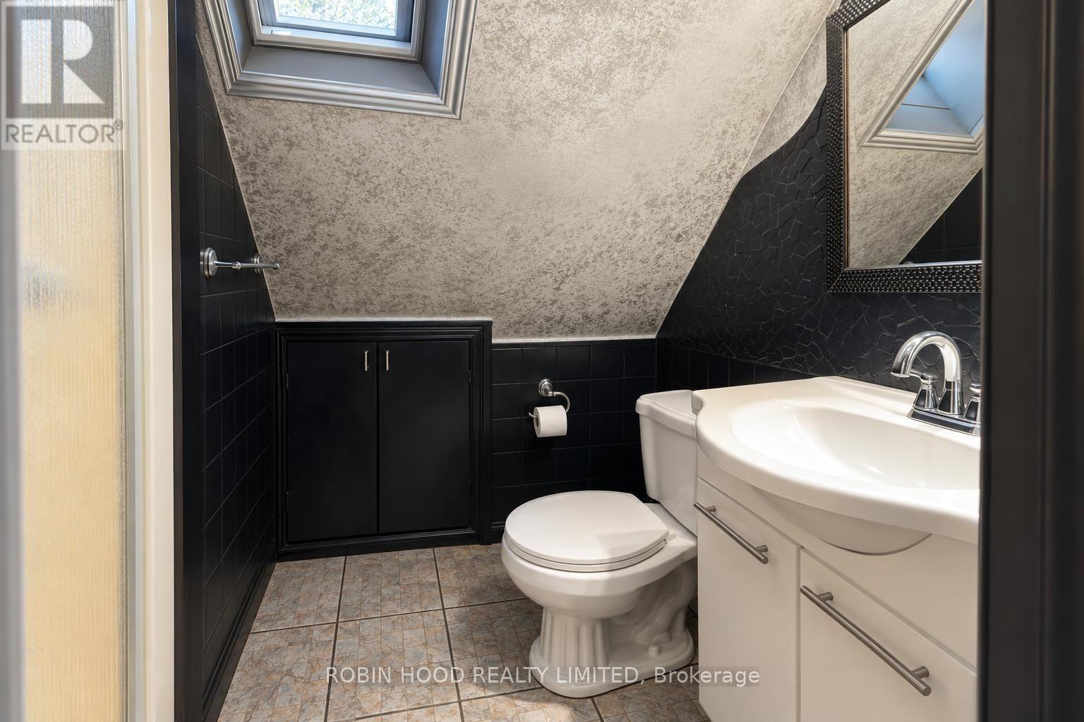 322 Lyon Street N Property Photo 13