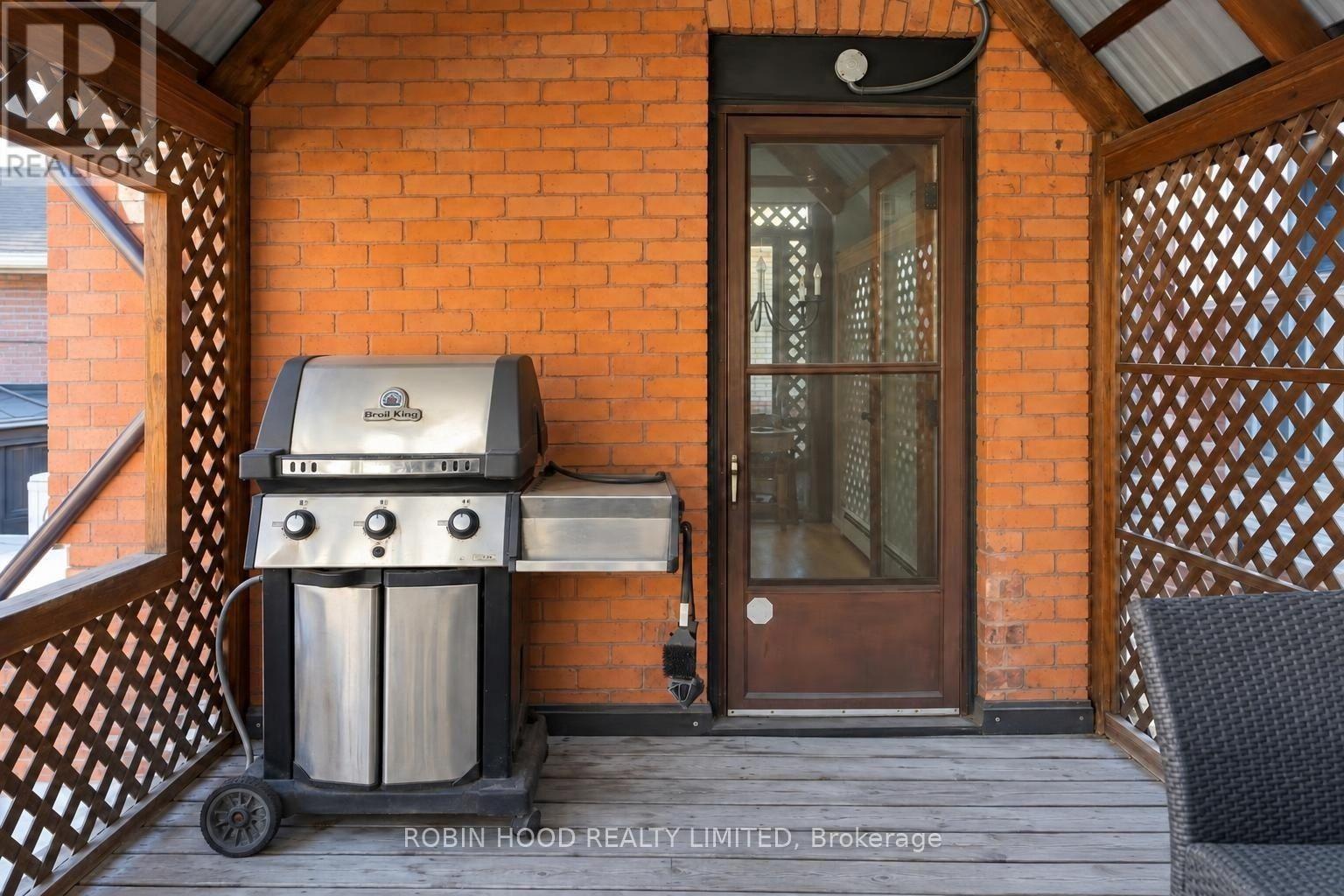 322 Lyon Street N Property Photo 19