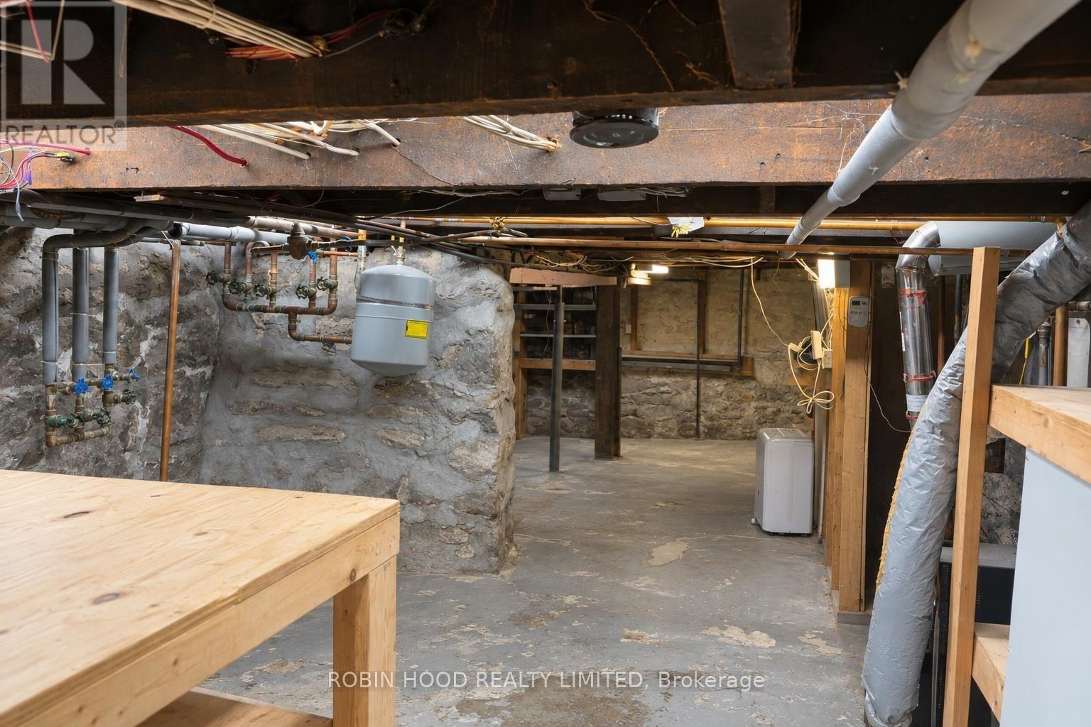 322 Lyon Street N Property Photo 22