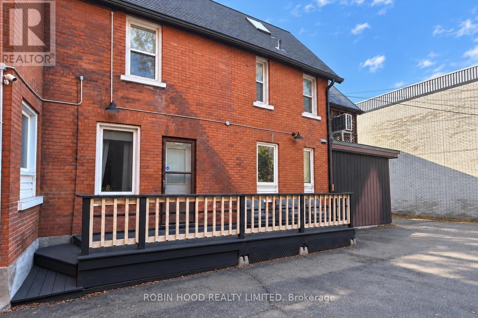 322 Lyon Street N Property Photo 24