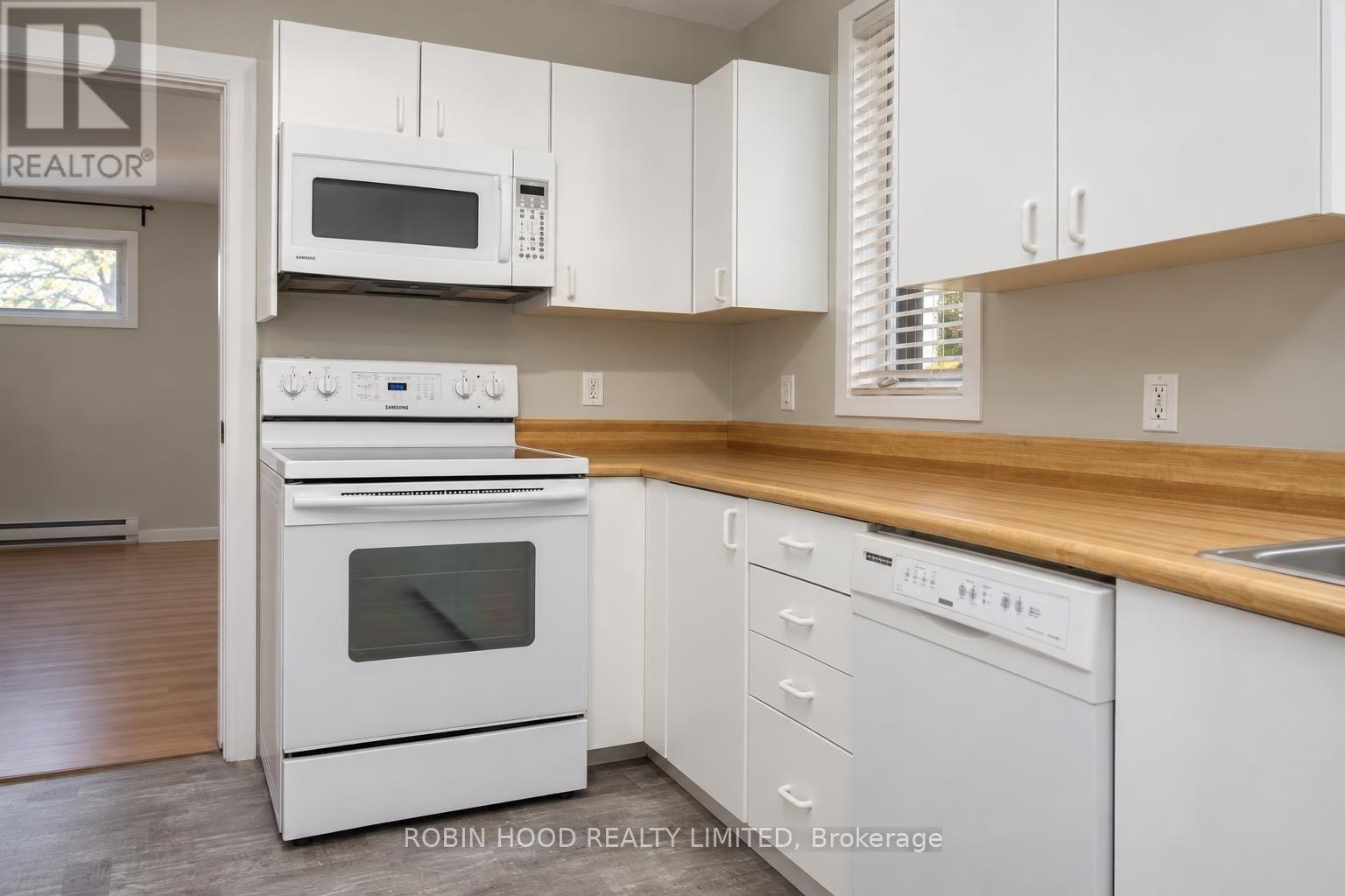 322 Lyon Street N Property Photo 29