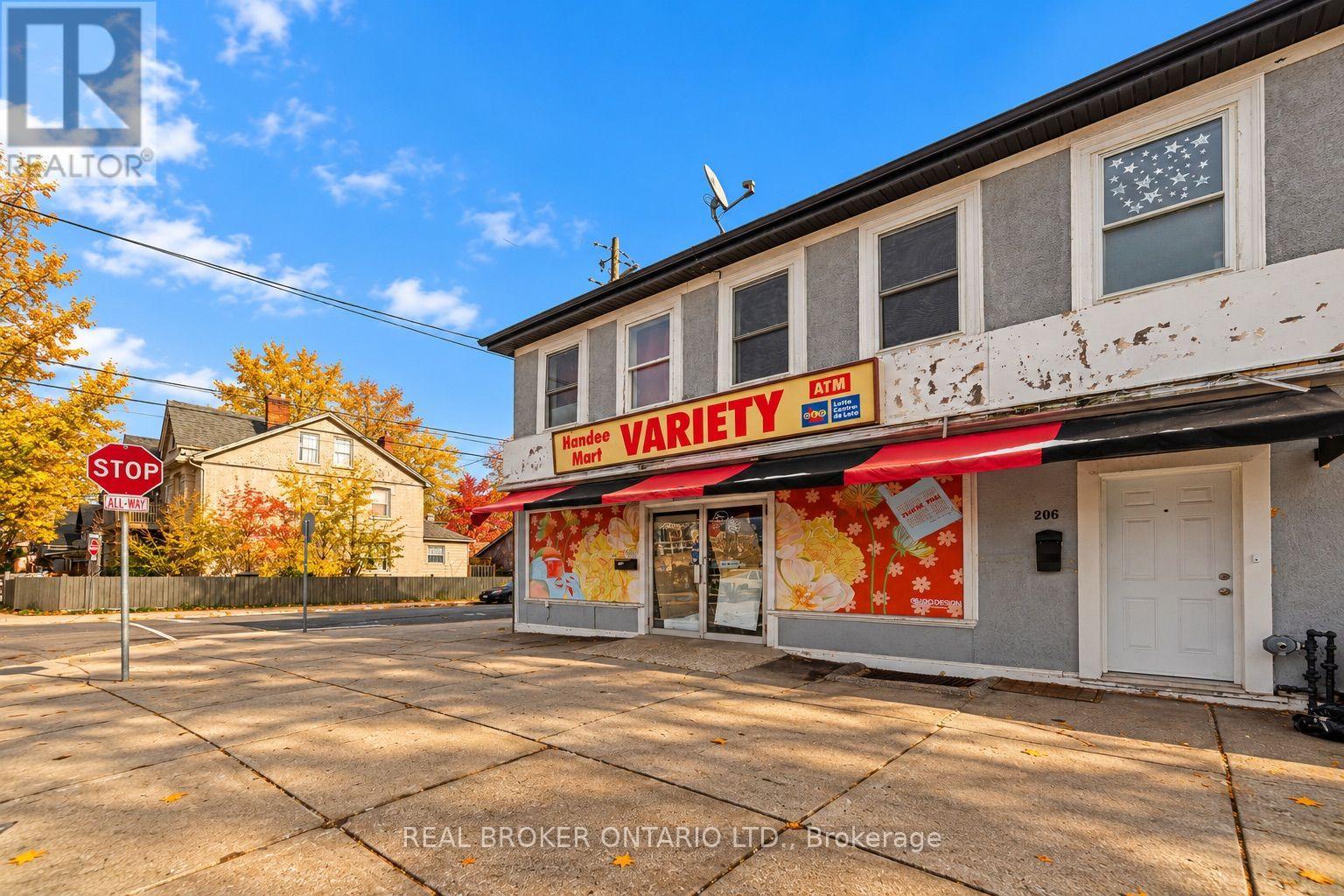 208 Mary Street Property Photo 2