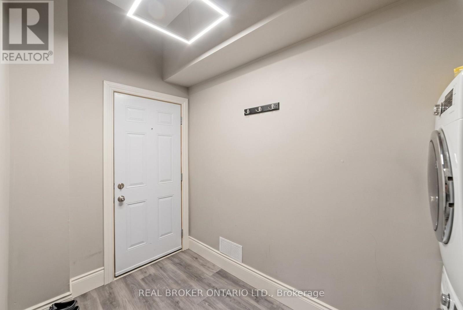 208 Mary Street Property Photo 4