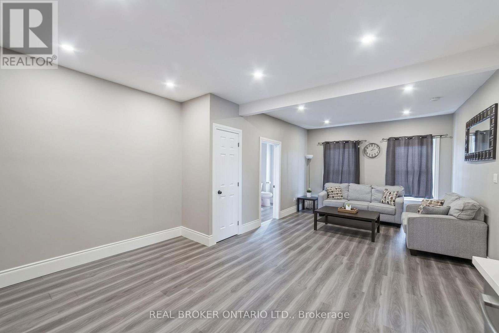 208 Mary Street Property Photo 7