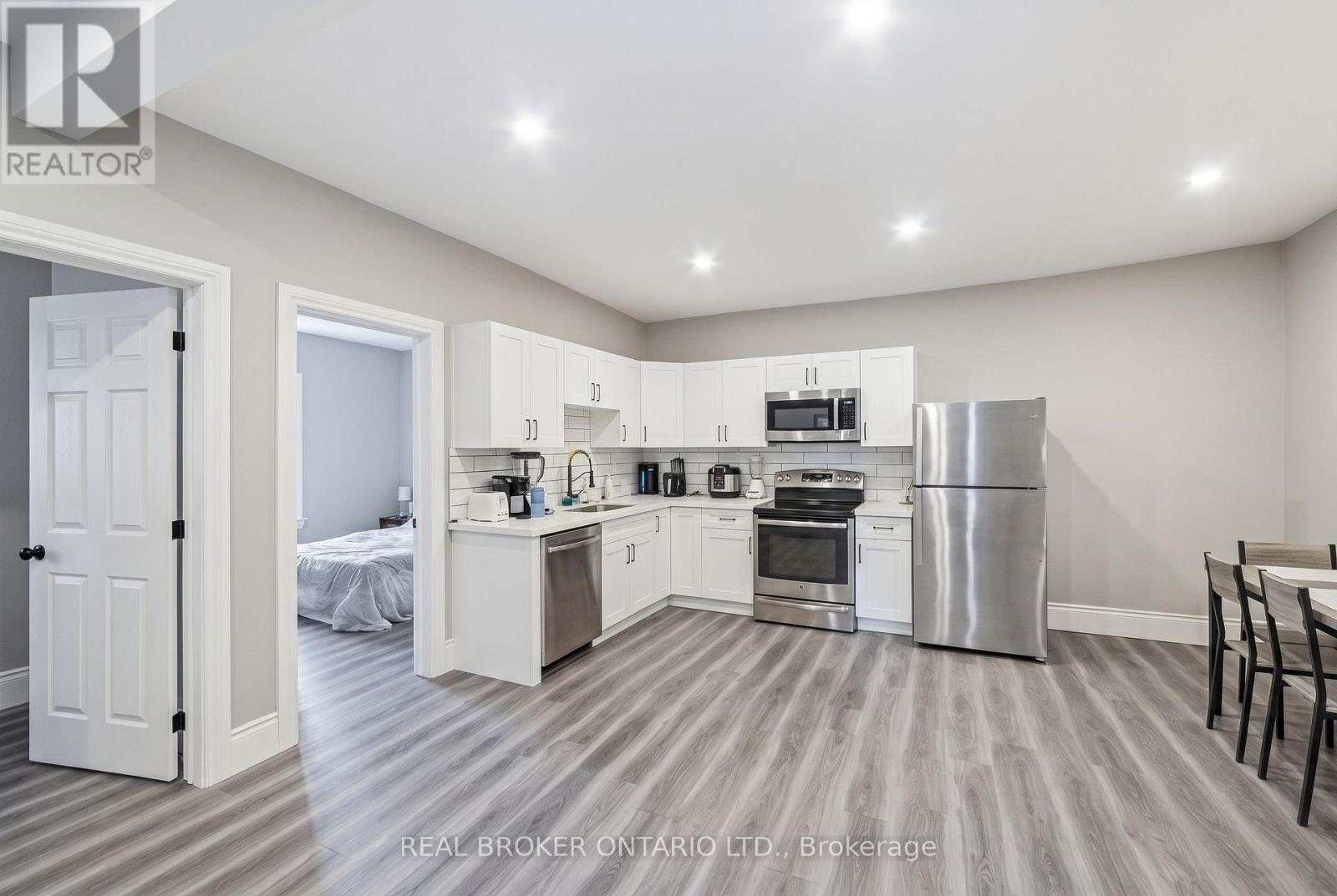 208 Mary Street Property Photo 10