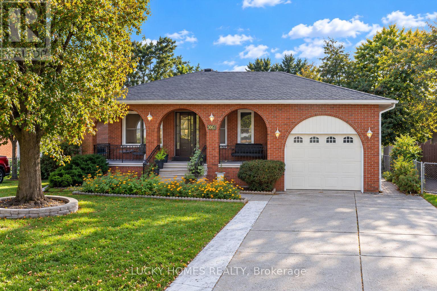 3061 Lloyd George Boulevard Property Photo 1
