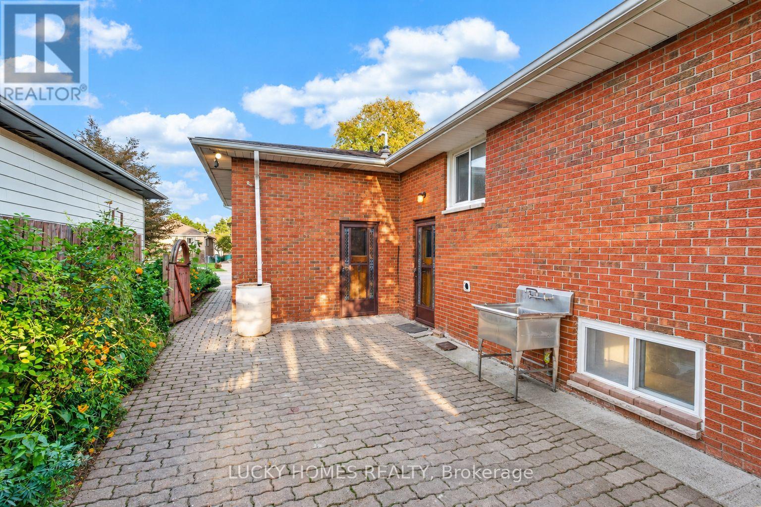 3061 Lloyd George Boulevard Property Photo 46