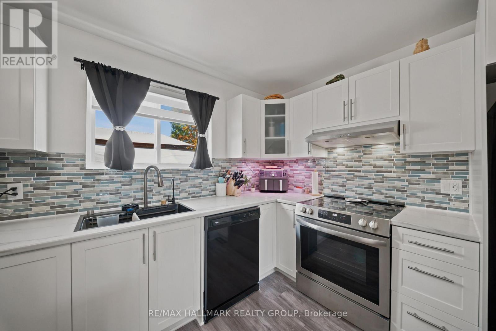 312 Dufferin Street Property Photo 9
