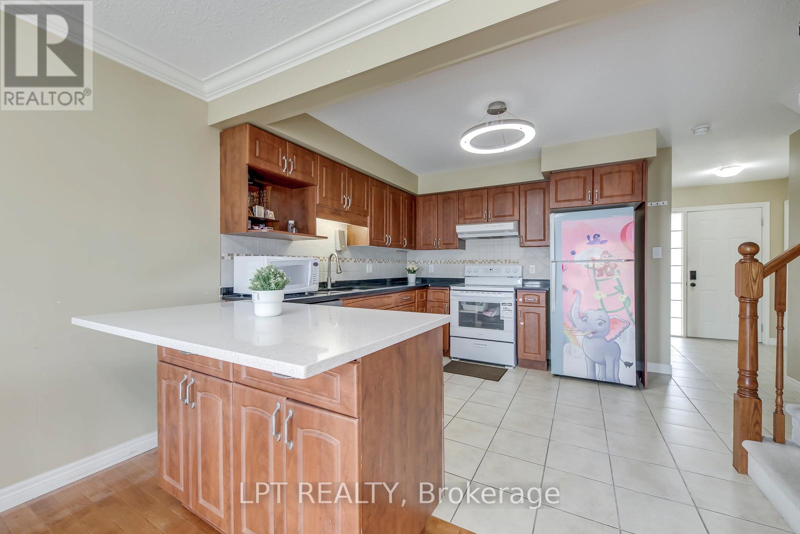 6 - 10 Fallowfield Drive Property Photo 11