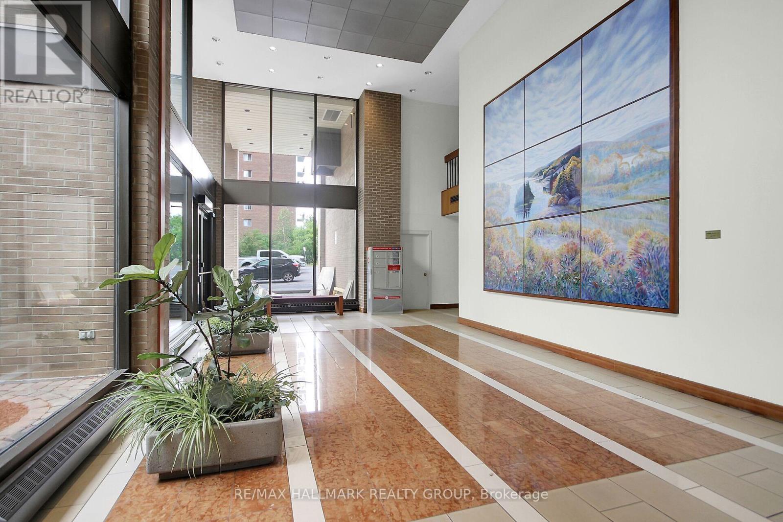 1503 - 505 St Laurent Boulevard Property Photo 3