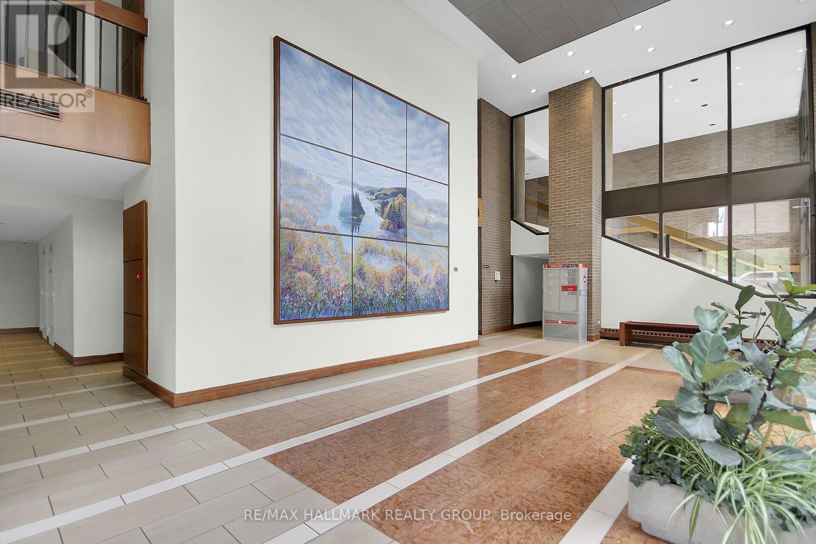 1503 - 505 St Laurent Boulevard Property Photo 4