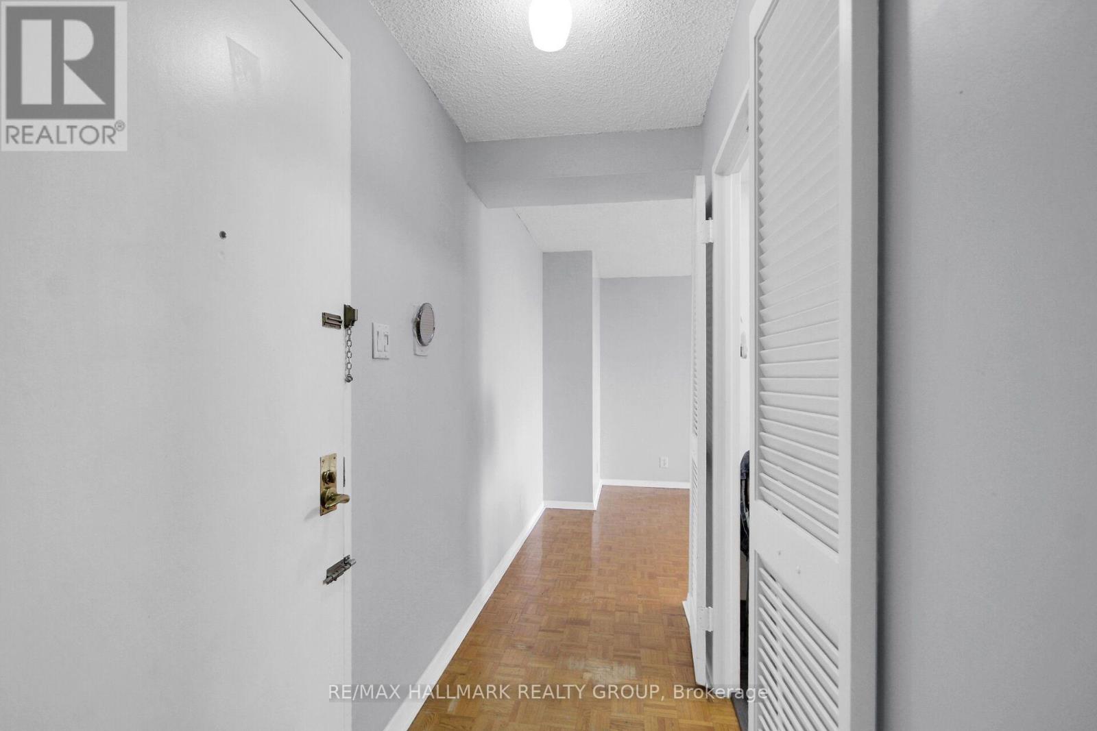 1503 - 505 St Laurent Boulevard Property Photo 6