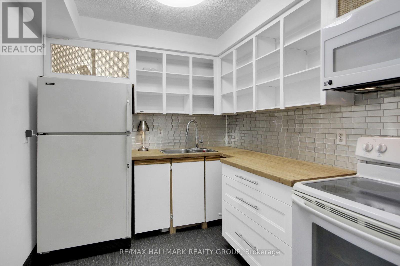1503 - 505 St Laurent Boulevard Property Photo 8