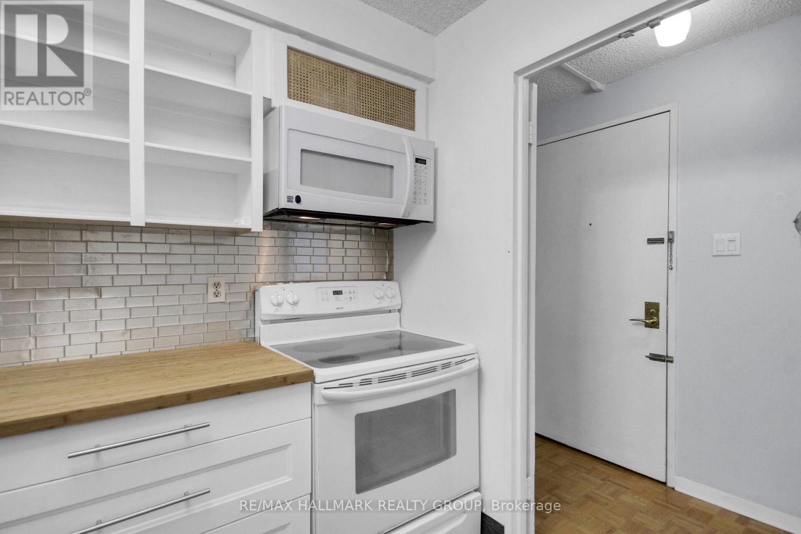1503 - 505 St Laurent Boulevard Property Photo 9