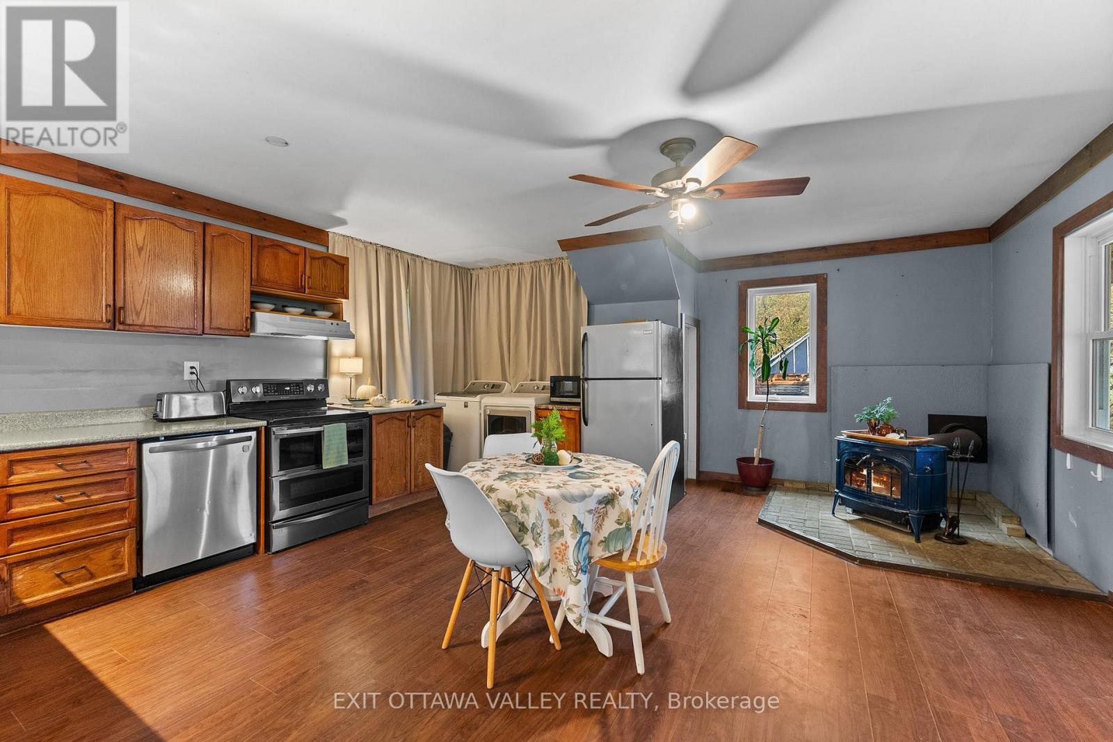 106 Bonnechere Street E Property Photo 2