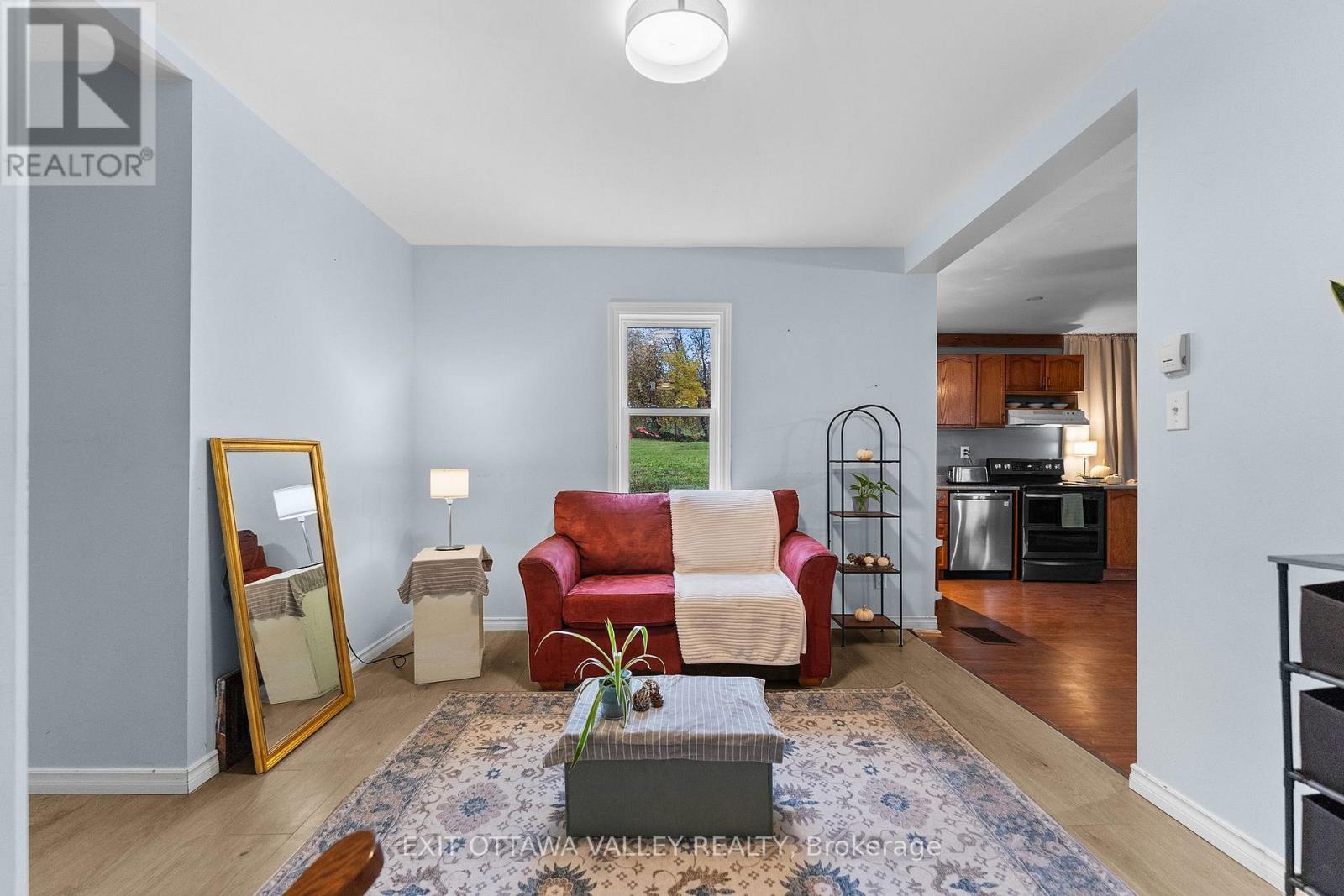 106 Bonnechere Street E Property Photo 7