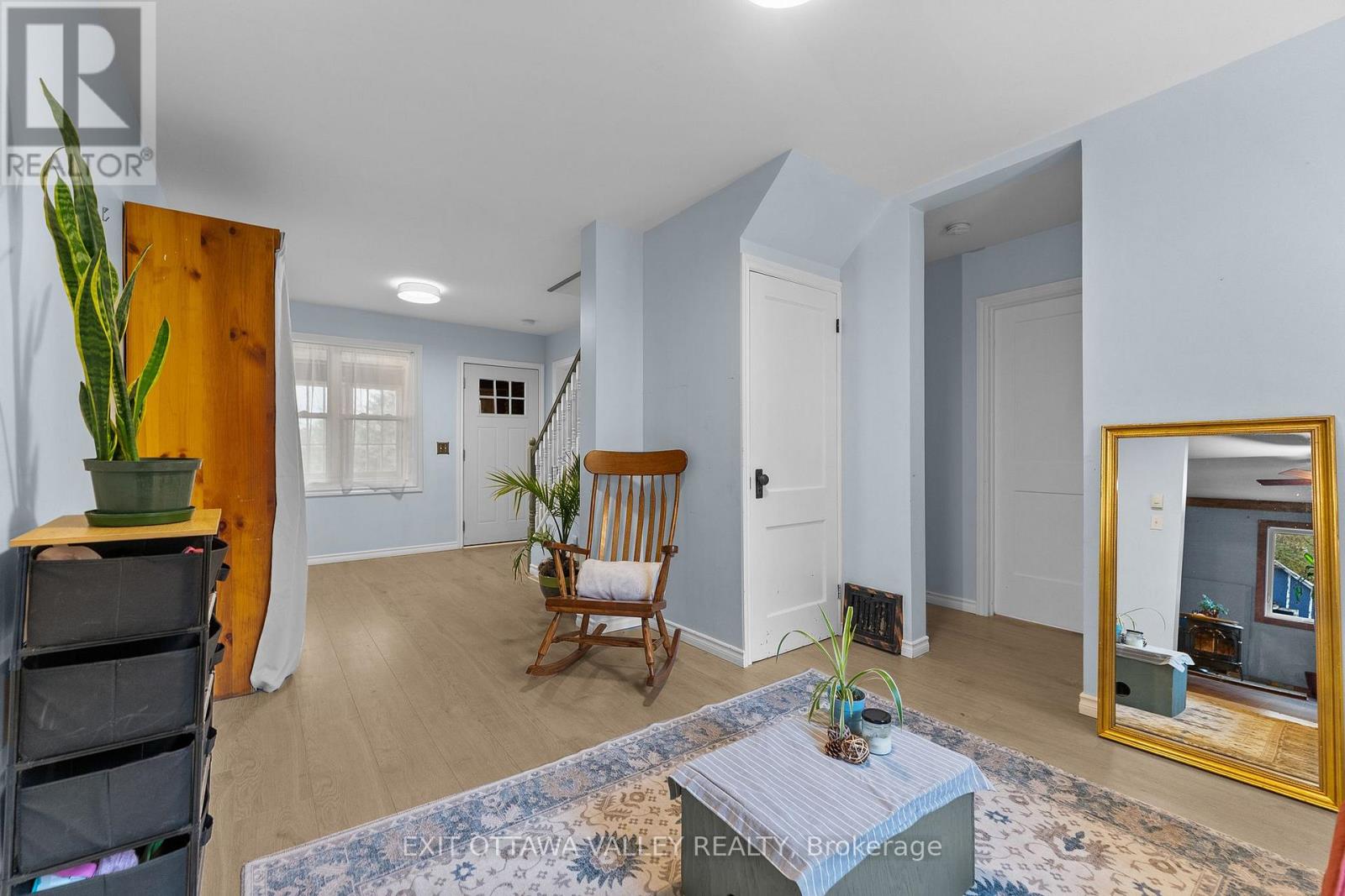 106 Bonnechere Street E Property Photo 8