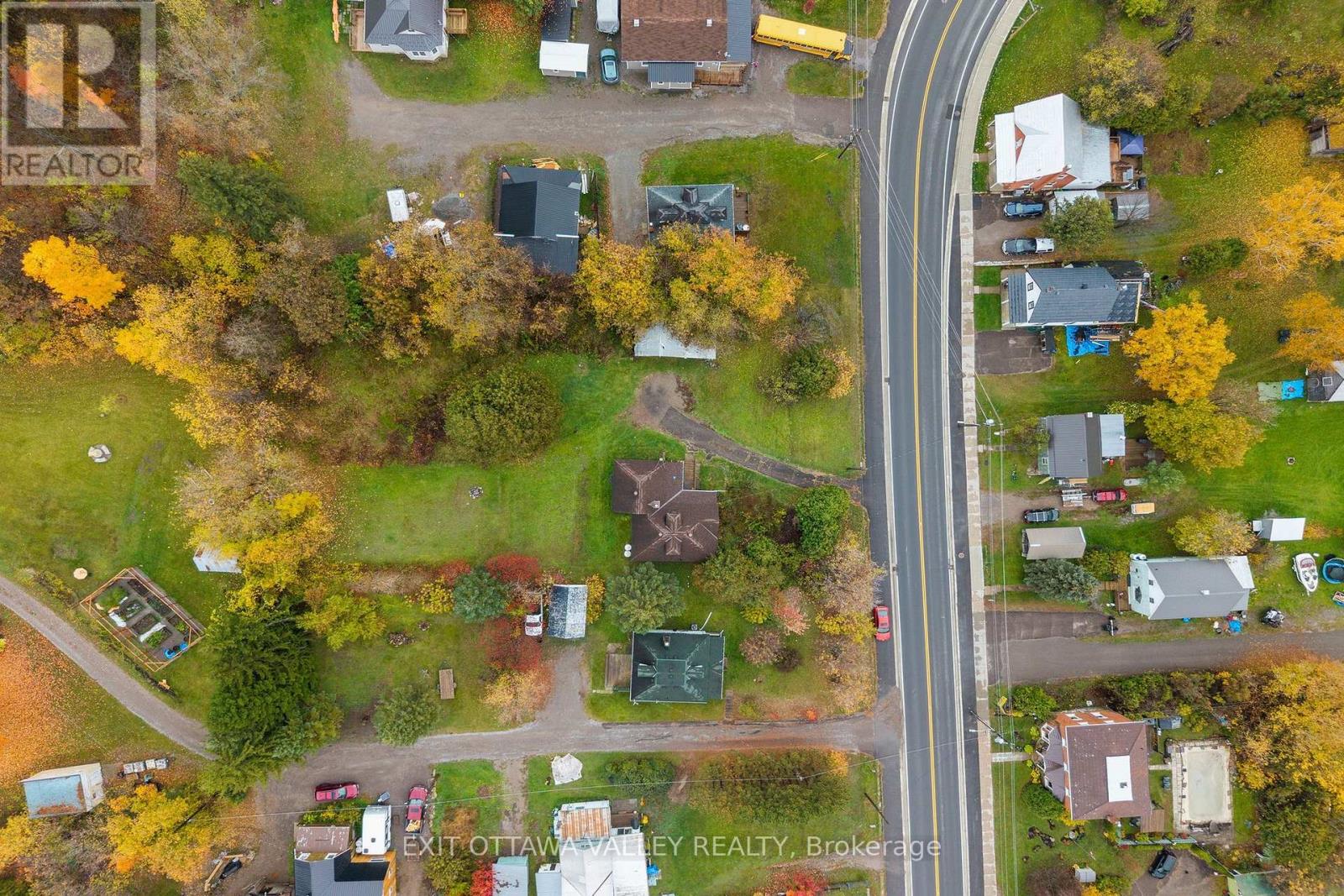 106 Bonnechere Street E Property Photo 13