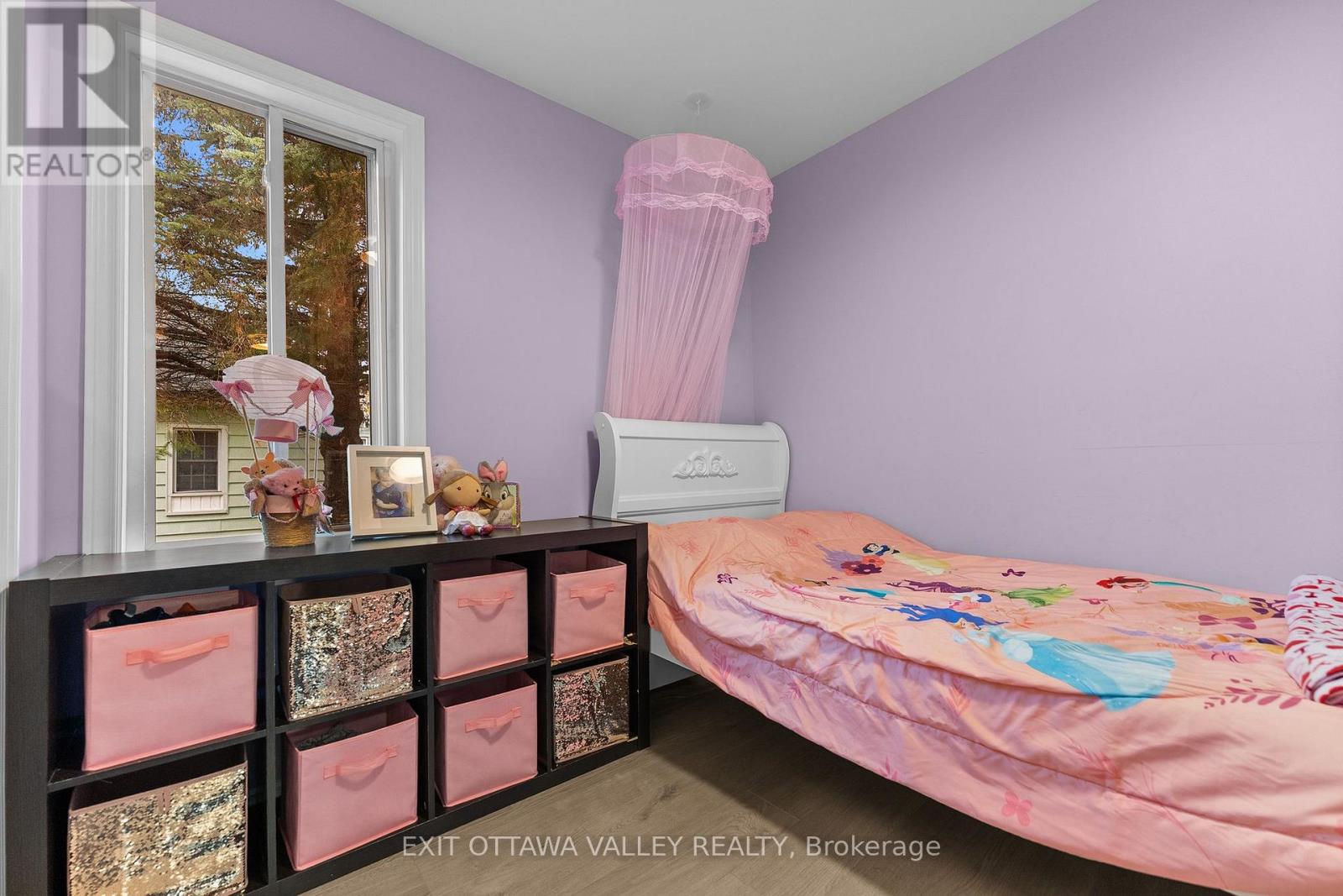 106 Bonnechere Street E Property Photo 14